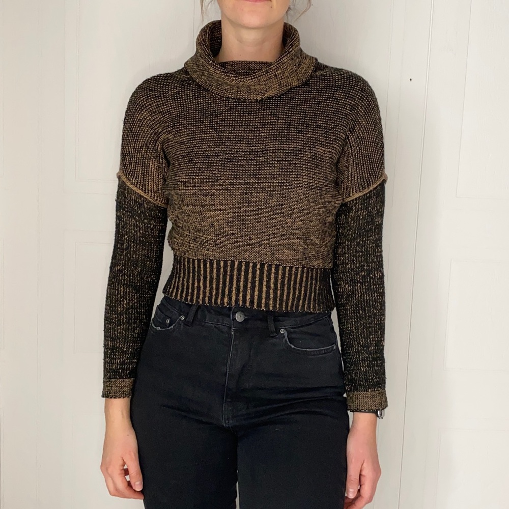 Cropped Turtleneck